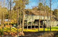 Summertime is Calling Lake Sinclair Rental with Boat Dock and Kayaks Sleeps 6-7!