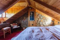 Pine Forest Chalet 1400m | Cinema & Fireplace