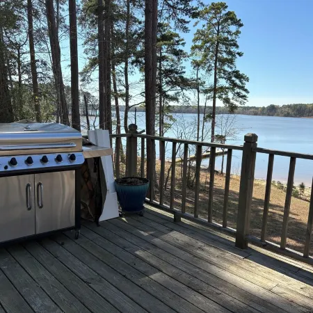 Lakehouse on the water with amazing view and private dock