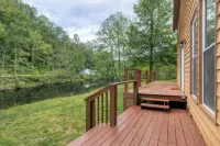Lodge on Wolf Creek 4Br , 12 Private Acres , Fishing , Hiking , Hokie Weekends - Homestays