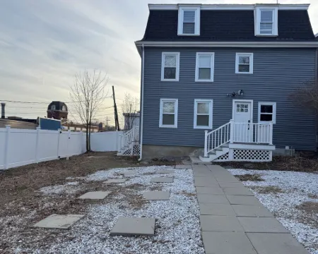 totally remodeled   house with fitness room, close to Boston and Worcester Hotels in Framingham