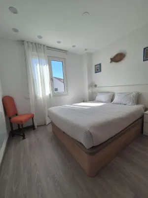 Cozy, very comfortable, very close to the beach.