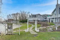 Williams Bay Retreat Walk to Lake Geneva and Town! - spa