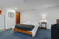 Sunflower Studio - 7 Minutes To Uo & 4 Minutes To Downtown 1 Bedroom Studio - Homestays