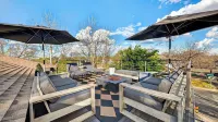 Bluebonnet Lane by Avantstay Near Lady Bird Lake + Downtown Patio + Firepit Designer Zilker Home