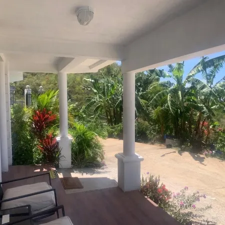 LenDeens an Affordable Hillside1BD/1BTH Apartment w/ AC and Gorgeous Oceanviews