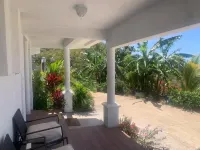 LenDeens an Affordable Hillside1BD/1BTH Apartment w/ AC and Gorgeous Oceanviews