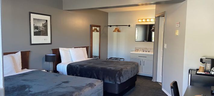 Monashee Lodge Hotels in Revelstoke
