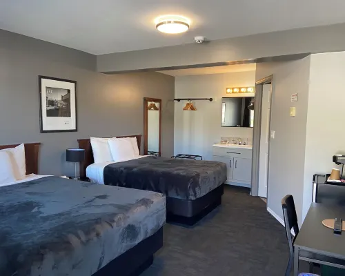 Monashee Lodge Hotels in Revelstoke