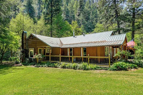 Outdoor Adventure: Tranquil Creekside Retreat