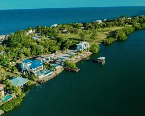 Ophelia's Villa: Waterfront Luxury with Private Pool Hotels in Maya Beach