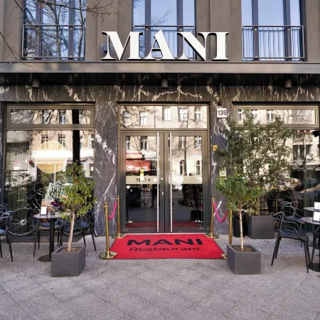 Hotel Mani by Amano Отели рядом с достопримечательностью «Старое гарнизонное кладбище»