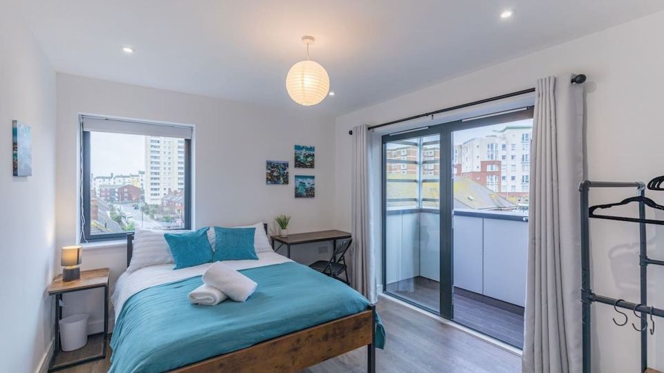 Seafront Penthouse w/ Balcony Central Brighton