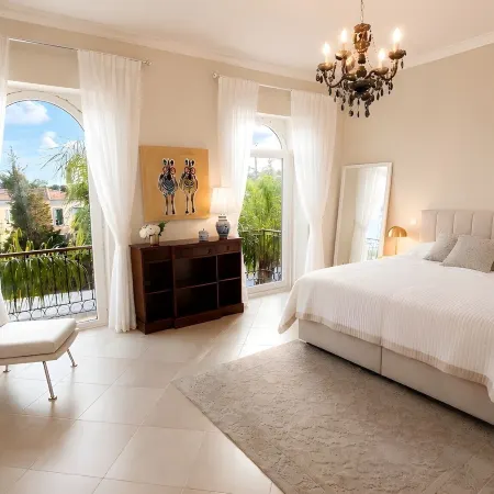Algarve Stunning Villa by Homing