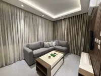 004 JRE apartment with stunning boulevard veiw - Condos