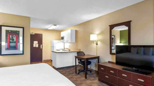Studio 6 Extended stay Huntsville, AL - US Space & Rocket Center - parking