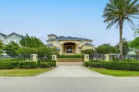 Bayfront Villa w/ Million-dollar Views in Seabrook - Villas