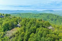 Mtn-view Hilltop Home, 5 Mi to Hendersonville - 4-Sterne