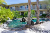 California Suites Hotel - Hot Tub