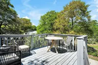 Near Eats, Shops, Golf & Beach: Oak Island Suite! - Beach