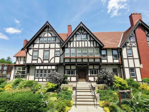 Frederick Stearns House Historic Inn - Jacuzzi