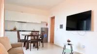 JoLi Beach House  - Spacious Second Floor T0 Suite -  Ferienwohnungen