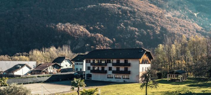 Hotel Base Camp Lodge - Albertville Hotels in Savoyen