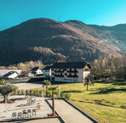 Hotel Base Camp Lodge - Albertville - Parkplatz