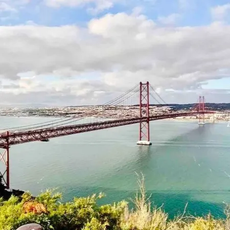 Charming 2-Bedroom Apartment in Almada, Near Lisbon