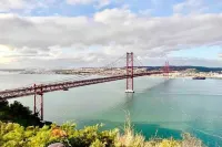 Charming 2-Bedroom Apartment in Almada, Near Lisbon -  Appartamenti vacanze