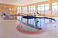 Holiday Inn Express & Suites INDIANAPOLIS W - AIRPORT AREA by IHG - مسبح