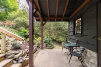 Sky Laurel Cottage - parking