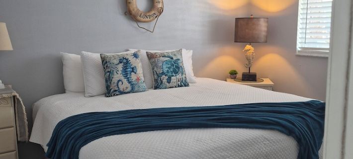 Beachy 1 bedroom across the street from the beautiful beaches of Cape Canaveral, Hotels in Cape Canaveral