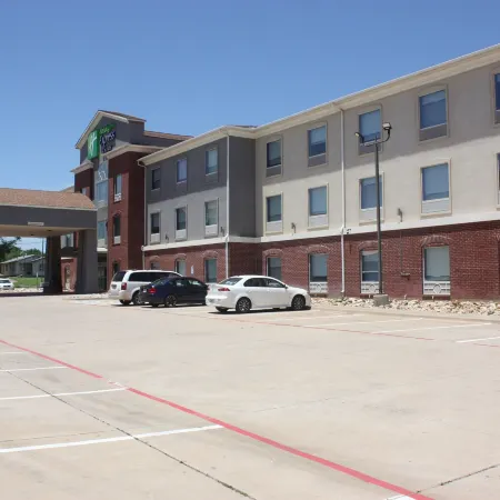 Holiday Inn Express & Suites SHAMROCK NORTH by IHG