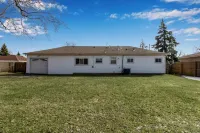 Family Ranch Near Buffalo & Airport Sleeps 9 Pet-Friendly Fenced Yard - Kitchens