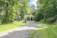 Walk to Creek! Serene Getaway in Mountain City - 3-Star