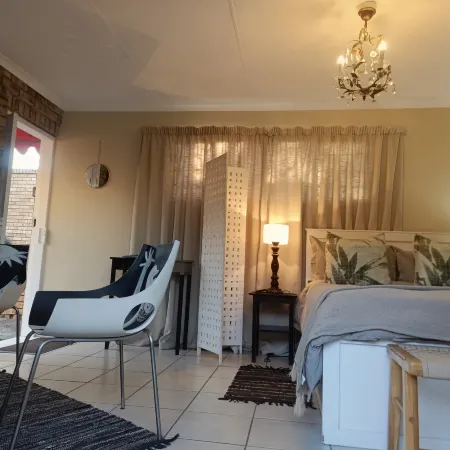 Private Retreat, Sleeps 2, Perfect for Work & Play