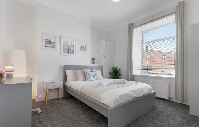 4BR on Durham Road Perfect For Large Groups