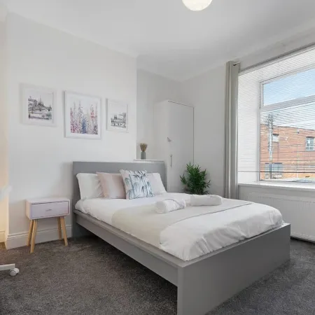 4BR on Durham Road Perfect For Large Groups
