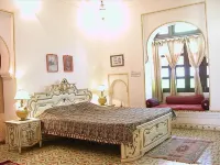 Bassi Fort Palace - parking