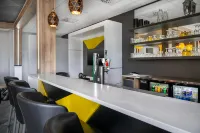 Quality Hotel & Conference Centre - bar
