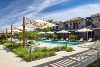 Duchamp Hotel Private Suites - Pools
