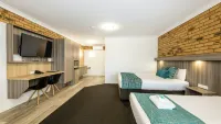 The Club Motor Inn Chinchilla - parking