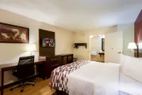 Red Roof Inn Grand Rapids Airport - Pet friendly