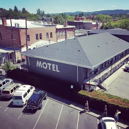 Monarch Motel