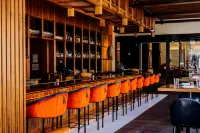 Surety Hotel, Autograph Collection - bar