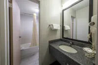 HomeTown Inn East Syracuse - 2 étoiles