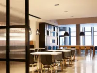 Le Dauphin Montréal Centre-Ville โรงแรมใกล้ออรา บาซิลิกา