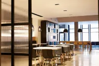 Le Dauphin Montréal Centre-Ville - 3-Star