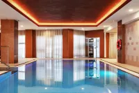 DoubleTree by Hilton Bratislava - Pools